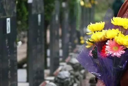 清明节祭奠亲人怎么做