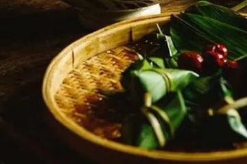 端午节为什么要吃粽子和赛龙舟的原因